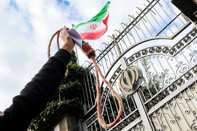 Archivo - Arquivo - Imagem de arquivo de um protesto contra execuções no Irã (Arquivo)