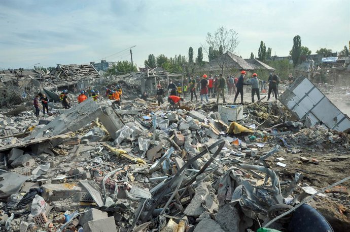 Archivo - Arquivo - Imagem de arquivo de uma casa destruída pelos ataques russos na província ucraniana de Zaporiyia.
