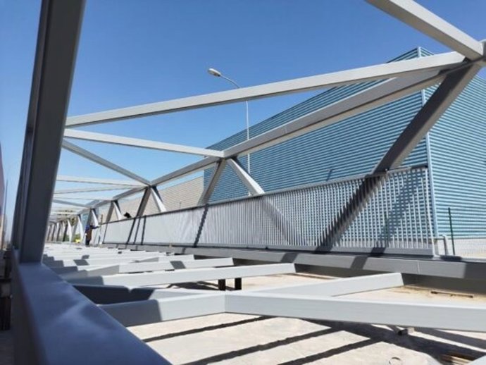 Instalación pasarela M-40 Campus Sur.