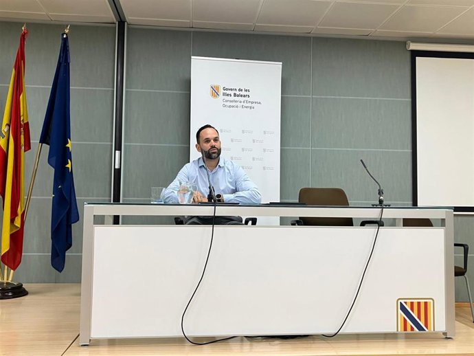 El director general de Economía Circular, Transición Energética y Cambio Climático, Diego Viu, este miércoles en una rueda de prensa.