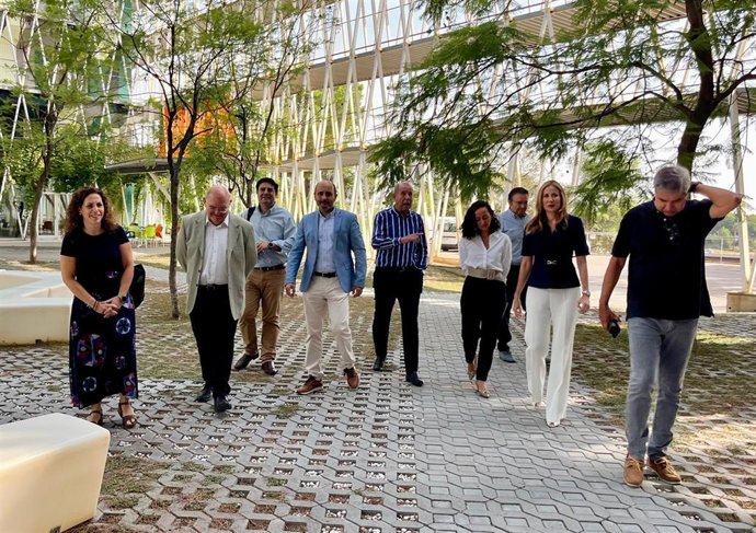 La consejera de Empresa, Empleo y Economía Social, Marisa López Aragón, visita el Centic, en el Parque Científico de Murcia
