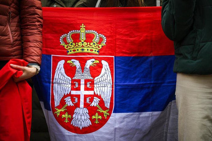 Archivo - Imagen de archivo de la bandera de Serbia.
