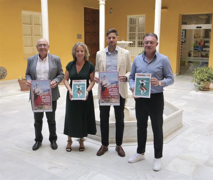 Vicepresidente de Diputación de Granada Eric Escobedo, diputada de Igualdad de Almería, María Luisa Cruz, alcalde de Berja, José Carlos Lupión, y presidente de la Asociación Cultural Abuxarra, presentan el Festival de Música Tradicional de La Alpujarra.