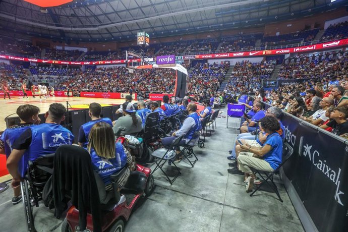La Grada Solidaria de CaixaBank en el encuentro de la Selección Española de baloncesto masculina frente a Portugal.