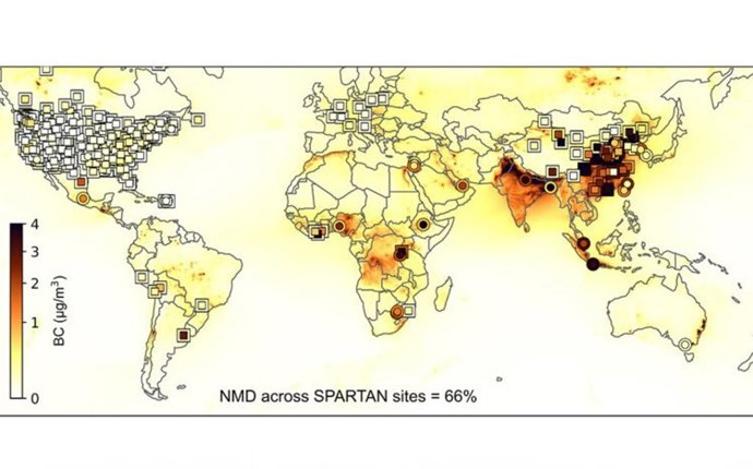 Distribución global de carbono negro (CN) a partir de mediciones y simulación utilizando un inventario de emisiones ampliamente utilizado.
