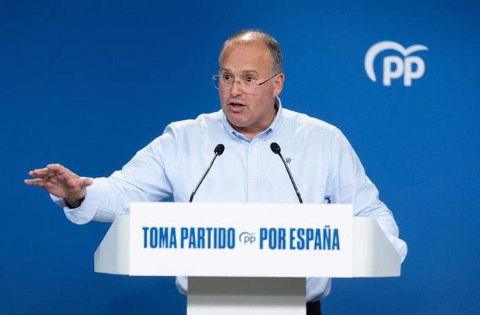 El secretario general del PP, Miguel Tellado, ofrece una rueda de prensa en la sede central del PP para valorar la actualidad política.