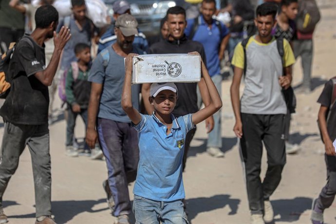 August 5, 2025, Gaza City, Gaza Strip, Palestinian Territory: Palestinians carry aid supplies that entered Gaza through Israel, in Beit Lahia in the northern Gaza Strip, on August 5, 2025,Image:.