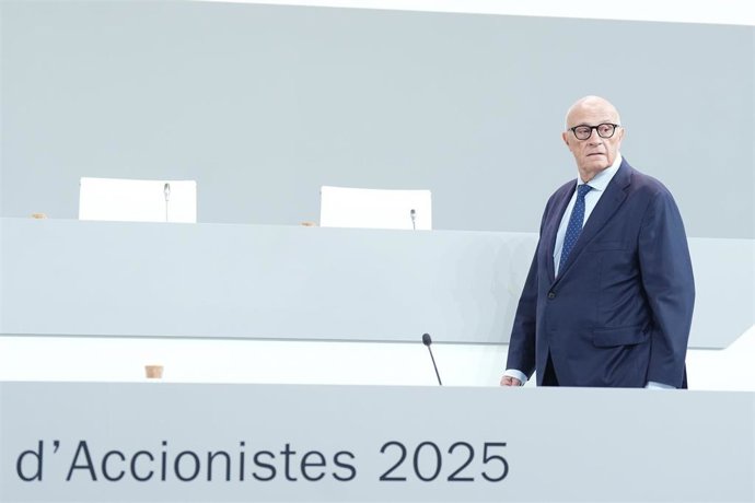 El presidente del Banco Sabadell, Josep Oliu, durante la junta general extraordinaria de accionistas de Banco Sabadell, a 6 de agosto de 2025, en Sabadell, Barcelona, Catalunya (España). Banco Sabadell tiene previsto celebra hoy las dos juntas de accionis