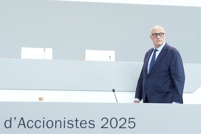El presidente del Banco Sabadell, Josep Oliu, durante la junta general extraordinaria de accionistas de Banco Sabadell, a 6 de agosto de 2025, en Sabadell, Barcelona, Catalunya (España). 