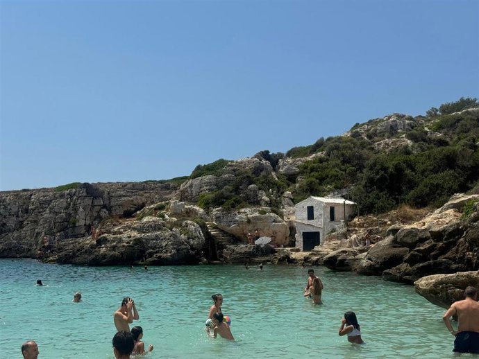 Sant Lluís cede un espacio a IbDigital para construir un nuevo centro de telecomunicaciones.