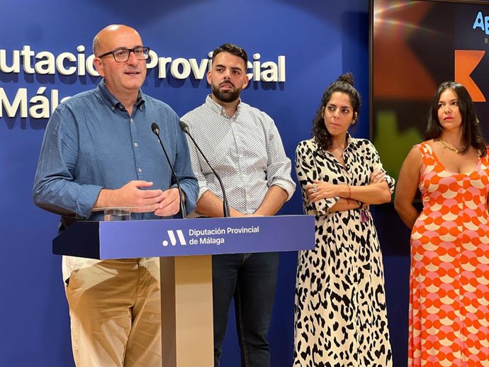 El vicepresidente y diputado provincial de Cultura, Manuel López Mestanza, el alcalde de Jubrique, Alberto Benitez, y la concejala de Igualdad, Carolina Franqueira, entre otros.