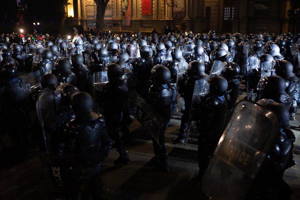 Archivo - Imagen de archivo de la policía antidisturbios de Georgia durante las protestas contra el Gobierno.
