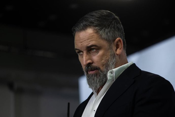 El presidente de VOX, Santiago Abascal, durante una rueda de prensa, en la sede VOX, a 14 de julio de 2025, en Madrid (España). 