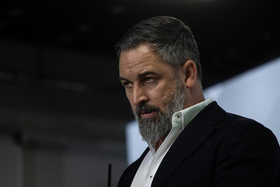 El presidente de VOX, Santiago Abascal, durante una rueda de prensa, en la sede VOX, a 14 de julio de 2025, en Madrid (España). 