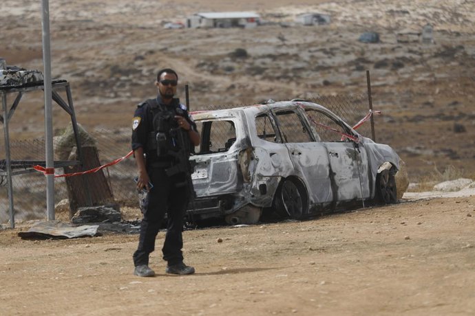 August 1, 2025, Hebron, West Bank, Palestinian Territory: A group of Israeli settlers set fire to vehicles belonging to activists supporting Palestinians in the village of Susya, located in the Masafer Yatta area of the Hebron, West Bank. Israeli police a