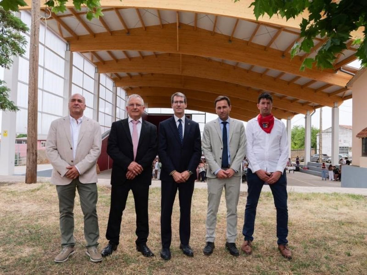 Capellán subraya el  compromiso del Gobierno con los pequeños municipios  en inauguración cubierta frontón El Redal
