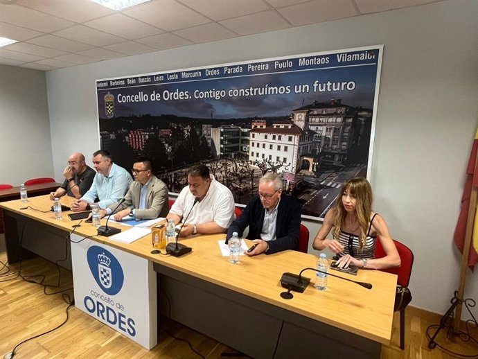 El Conselleiro De Emprego, Comercio E Emigración, José González,  Se Reúne Con Ganaderos