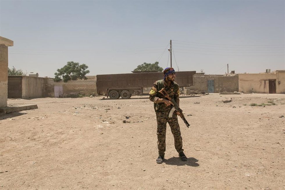 Archivo - Un agente de las FDS en Raqqa, en una imagen de archivo