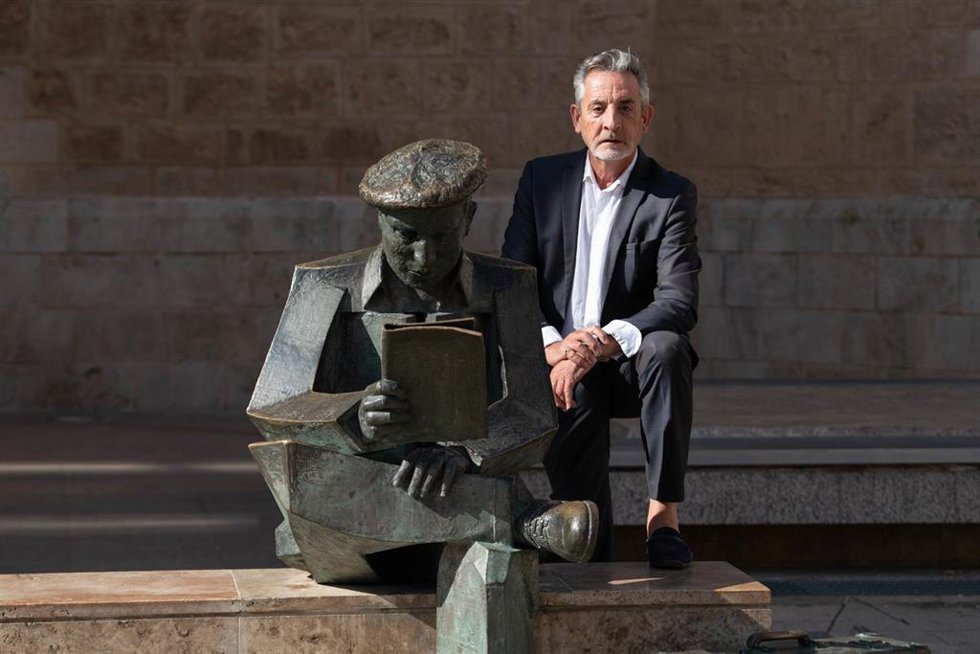 El alcalde de Valdepeñas, Jesús Martín, posa para Europa Press, a 29 de julio de 2025, en Valdepeñas, Ciudad Real, Castilla-La Mancha (España). El que ha sido alcalde de Valdepeñas durante seis legislaturas, Jesús Martín, ha decidido que no se presentar