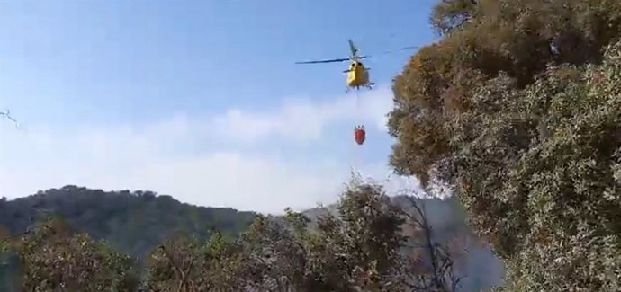 Efectivos trabajando en el paraje Las Lapas, en Constantina.