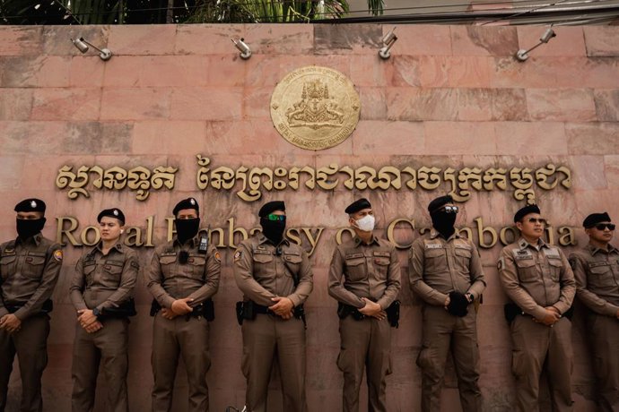 Imagen de archivo de las fuerzas tailandesas frente a la Embajada de Camboya en Bangkok.