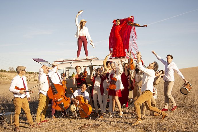 Archivo - La orquesta Swing Machine.