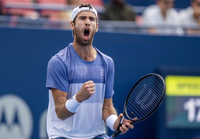El tenista ruso Karen Khachanov celebra un punto durante el Masters 1000 de Toronto.