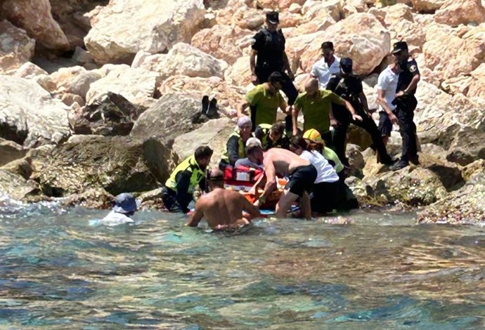 Rescate de un bañista en Calp (Alicante)