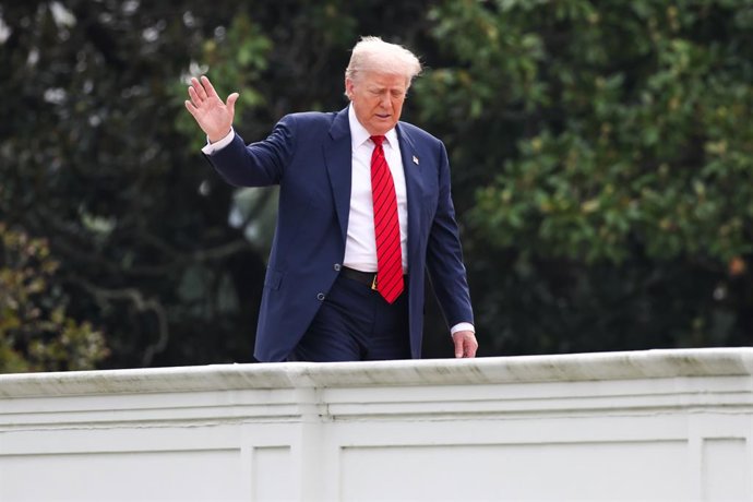 August 5, 2025, Washington, District Of Columbia, USA: United States President Donald J Trump gestures to the media from the roof of the West Wing at the White House on August 5, 2025 in Washington, D.C