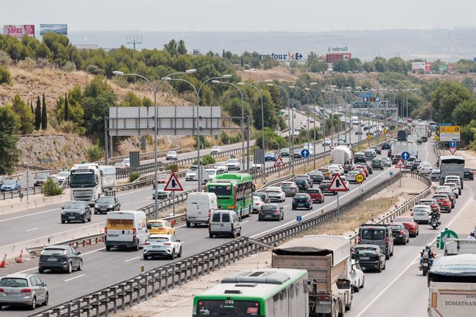 Varios vehículos en la A3