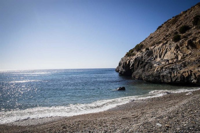 Archivo - Imagen de archivo de la playa de Castell de Ferro.