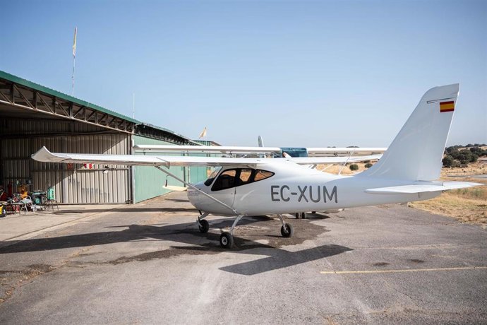 Una avioneta en el aeródromo de Mérida.