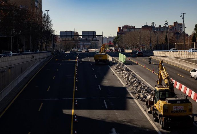 Archivo - Obras en la A-5, a 15 de enero de 2025, en Madrid (España). 