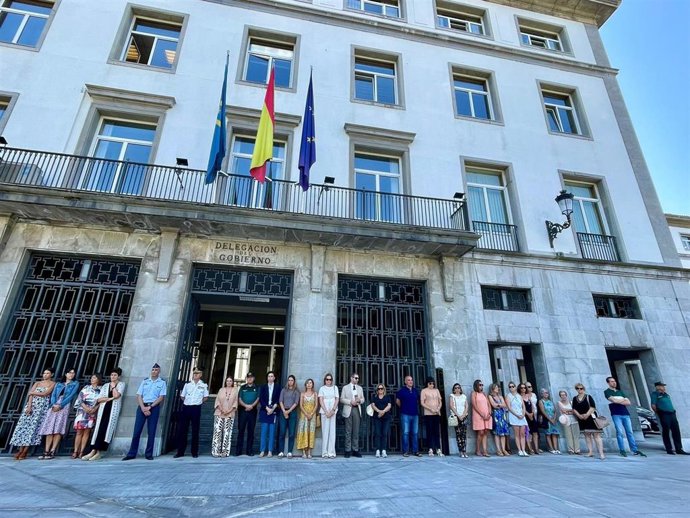 Minuto de silencio en Delegación del Gobierno, en Oviedo.