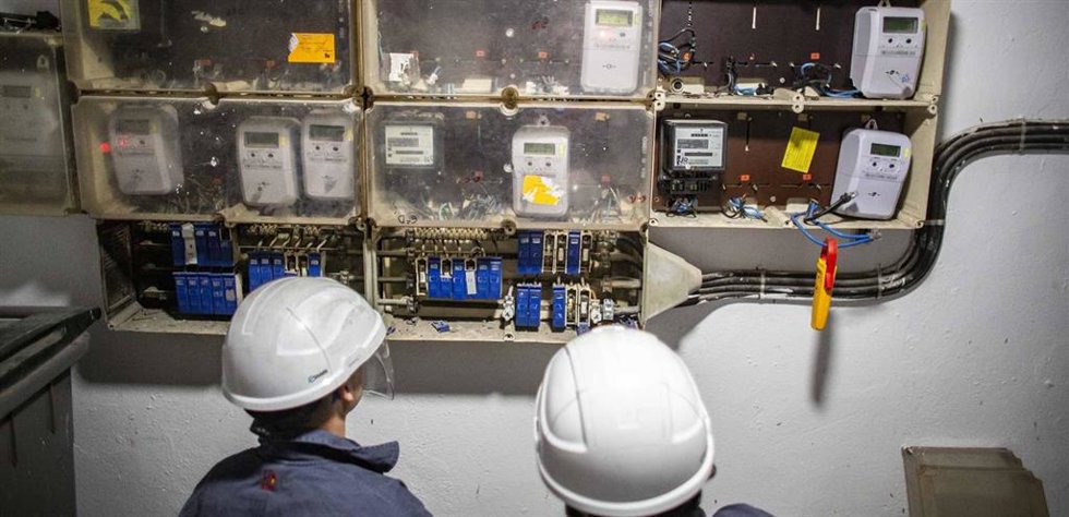 Inspección de un fraude eléctrico.