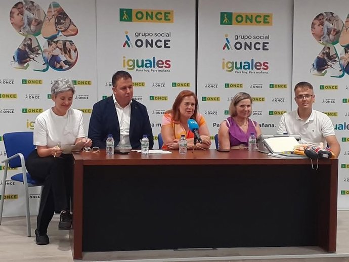 Diego García y Yovanka Cuervo, en el centro