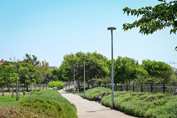 Concluye la renovación del alumbrado del parque Joaquim Fuster, en Playa de Palma.