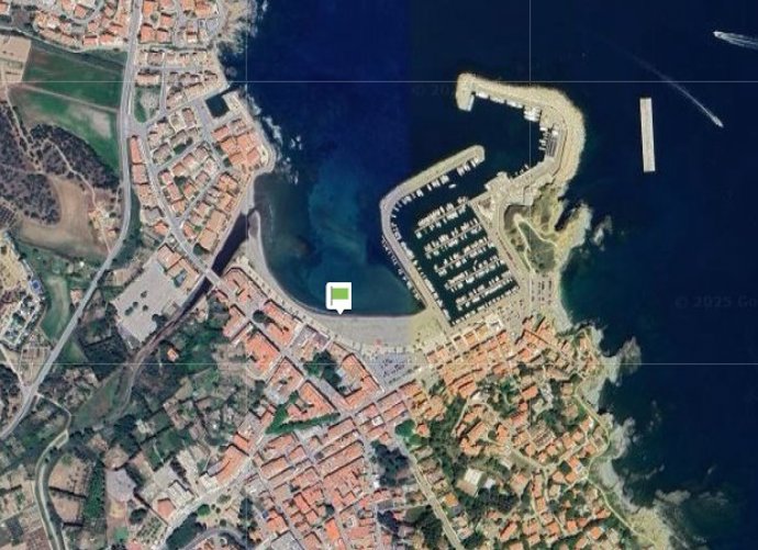 Punto donde ha muerto una mujer francesa de 81 años en la playa del Port de Llançà (Girona) este jueves por la mañana