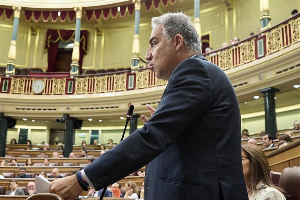 Archivo - El diputado del PP, Elías Bendodo, en una imagen de archivo durante un pleno en el Congreso de los Diputados.