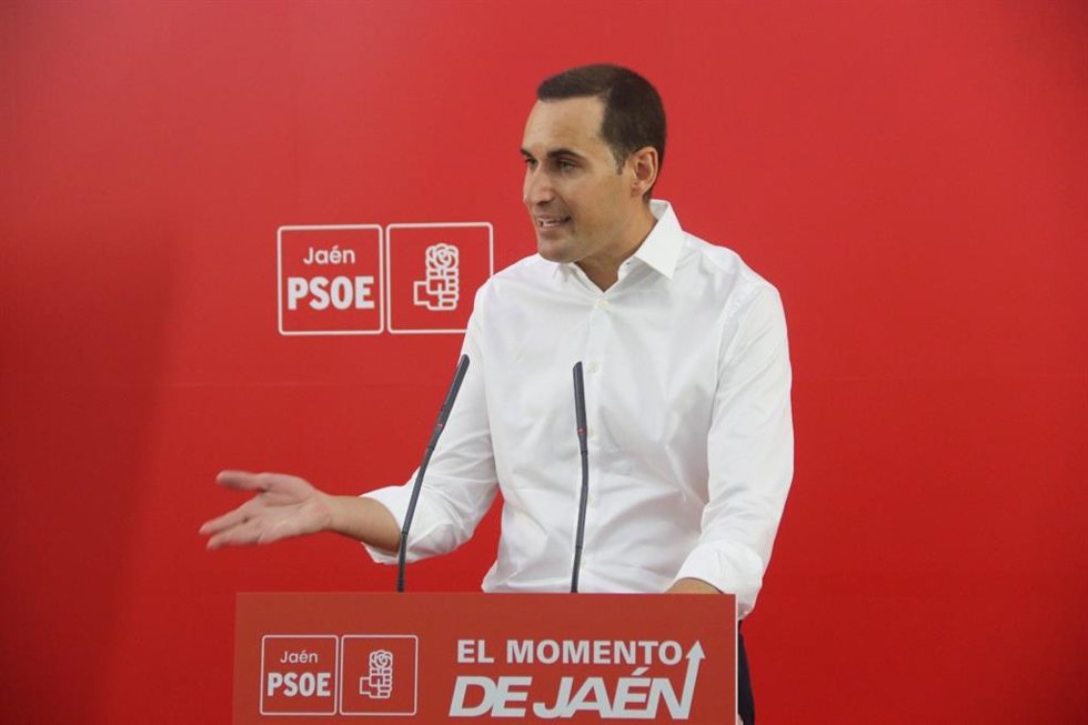 El secretario general del PSOE de Jaén, Juan Latorre, este jueves en rueda de prensa.