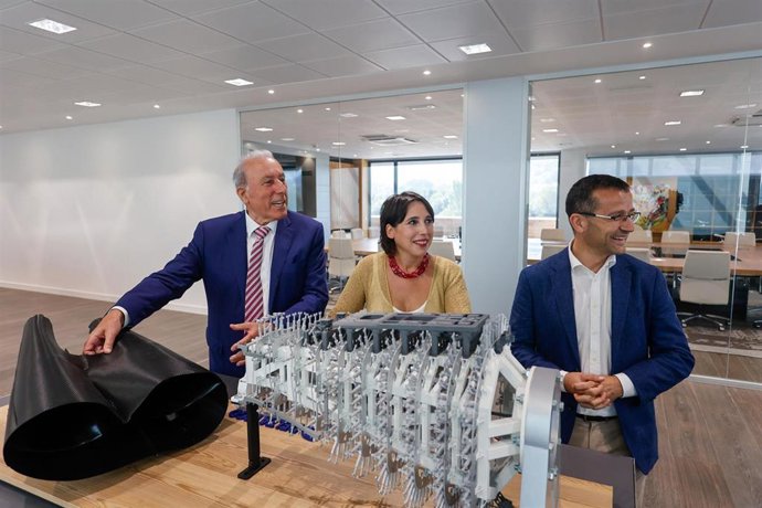 Lorenzana en las instalaciones de Delta Vigo de Nigrán.