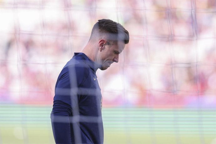 Archivo - Marc-Andre ter Stegen, do FC Barcelona, gesticula durante a partida de futebol do Campeonato Espanhol, La Liga EA Sports, disputada entre FC Barcelona e Villarreal CF no Estadi Olimpic Lluis Companys em 18 de maio de 2025 em Barcelona, Espanha.