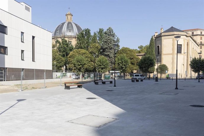 Paso peatonal entre la calle Amaya y la rotonda de la avenida Juan Pablo II.