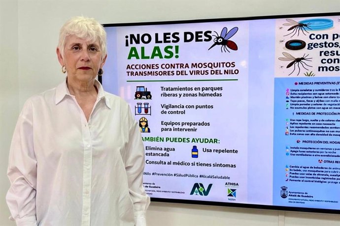 Delegada de Monumento Natural, Medioambiente y Sostenibilidad, Luisa Campos, exponiendo el plan de vigilancia y control de mosquitos.