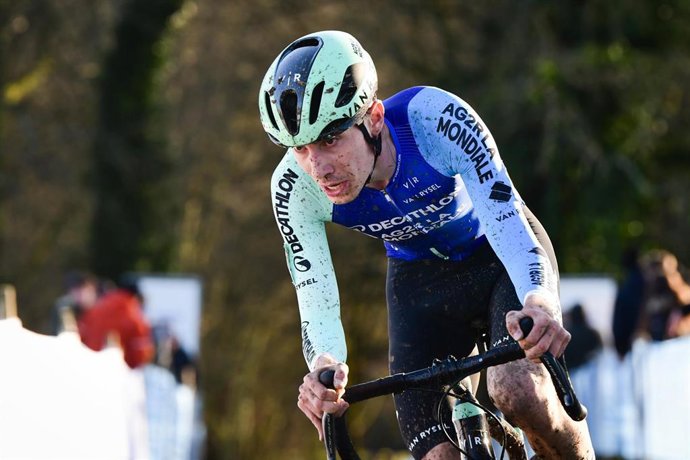 Archivo - Léo Bisiaux en una prueba de ciclocross