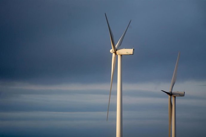 Archivo - Un parque eólico