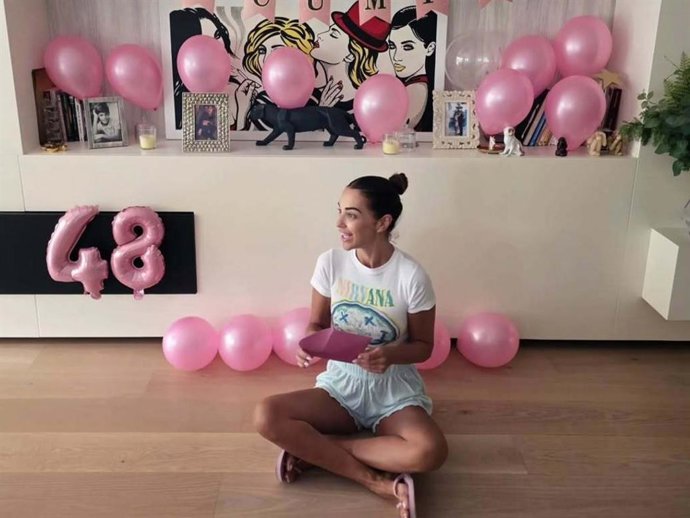 Paula Echevarría, globos en pijama y la dedicatoria más romántica de Miguel Torres en su 48 cumpleaños