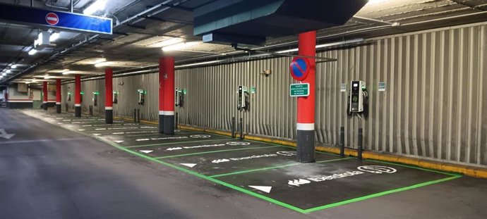 Iberdrola instala 18 nuevos puntos de recarga para vehículos eléctricos en el Hub de Viapol Center.