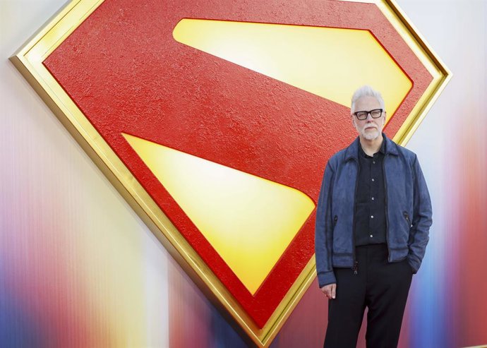 Archivo - James Gunn escribirá y dirigirá la nueva película sobre la "superfamilia" del Universo DC