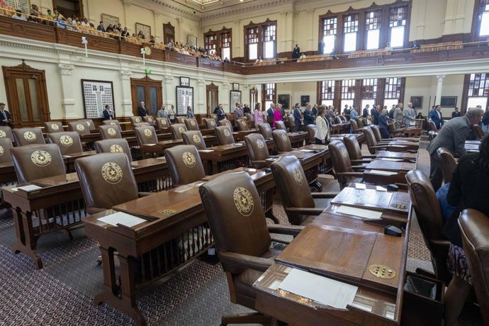 Escaños vacíos en el Congreso de Texas tras la ausencia de legisladores demócratas